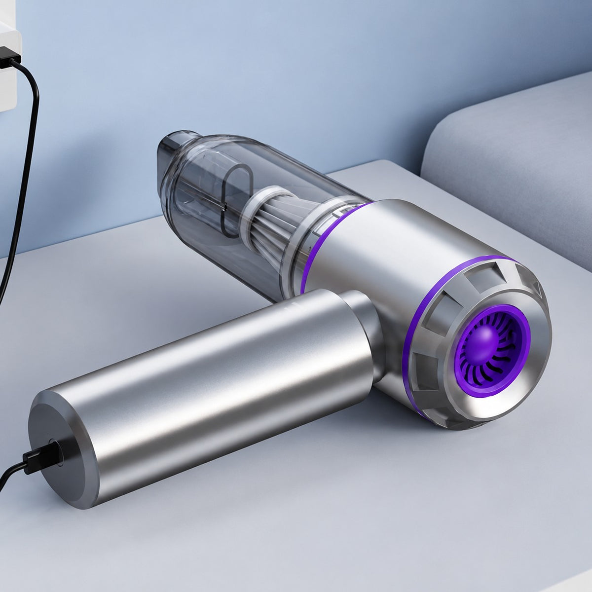 Aspirateur à main sans fil gris et violet posé sur un canapé, en charge avec son câble USB